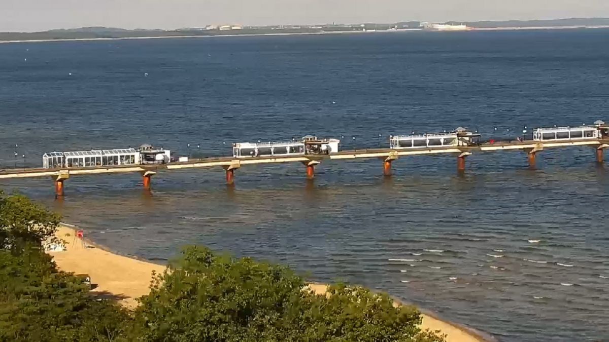 Problem śmieci w okolicach molo w Międzyzdrojach to powód do frustracji wśród przedsiębiorców