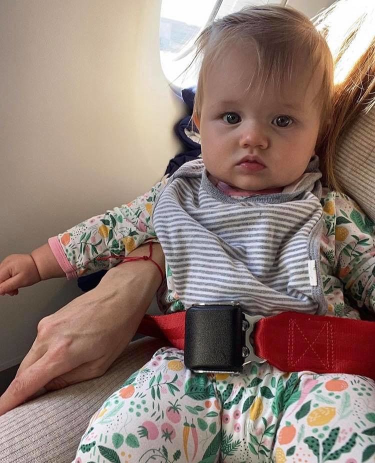 Joanna Krupa chwali się ubrudzonym kupą sweterkiem