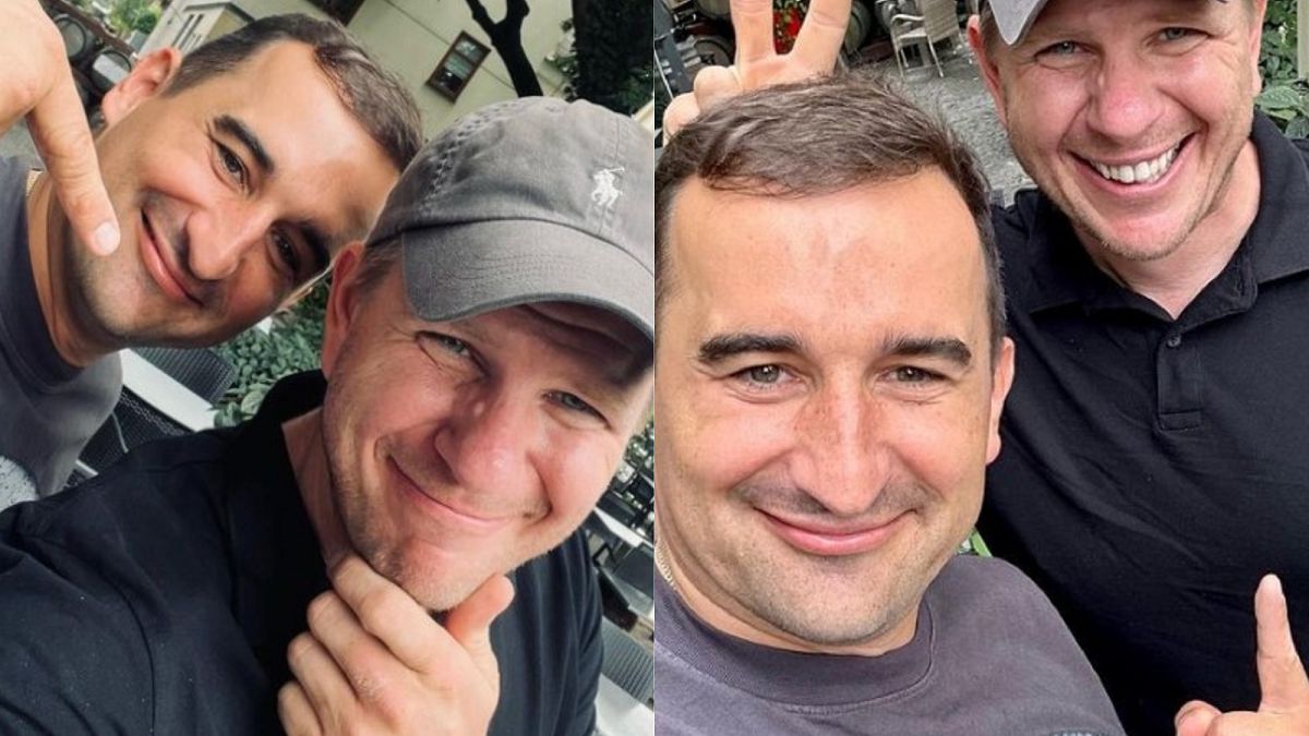 Koterski wyciąga rękę do Chajzera. 