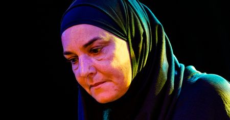 Sinead O'Connor trafiła do SZPITALA! Wcześniej zamieszczała niepokojące wpisy: "Jestem kupą g*wna. Nie zasługuję na to, BY ŻYĆ"