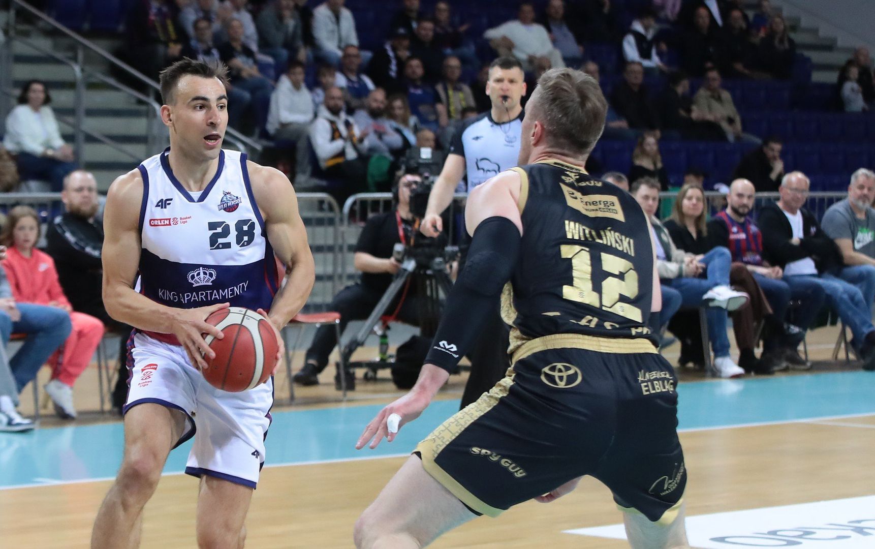 SZCZECIN 19 05 2025 ORLEN BASKE LIGA KING SZCZECIN STROJE BIALE I TREFL SOPOT STROJE CZARNE NA ZDJECIU PRZEMYSLAW ZOLNIEREWICZ FOT. ANDRZEJ SZKOCKI / POLSKA PRESS