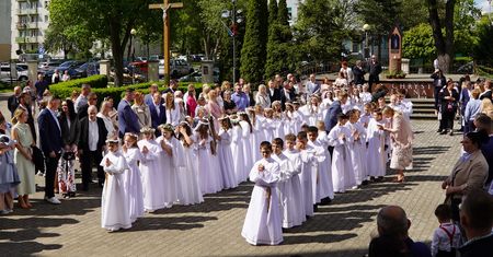 Pierwsza Komunia Święta w Parafii pw. Św. Rodziny w Pile [FOTO]