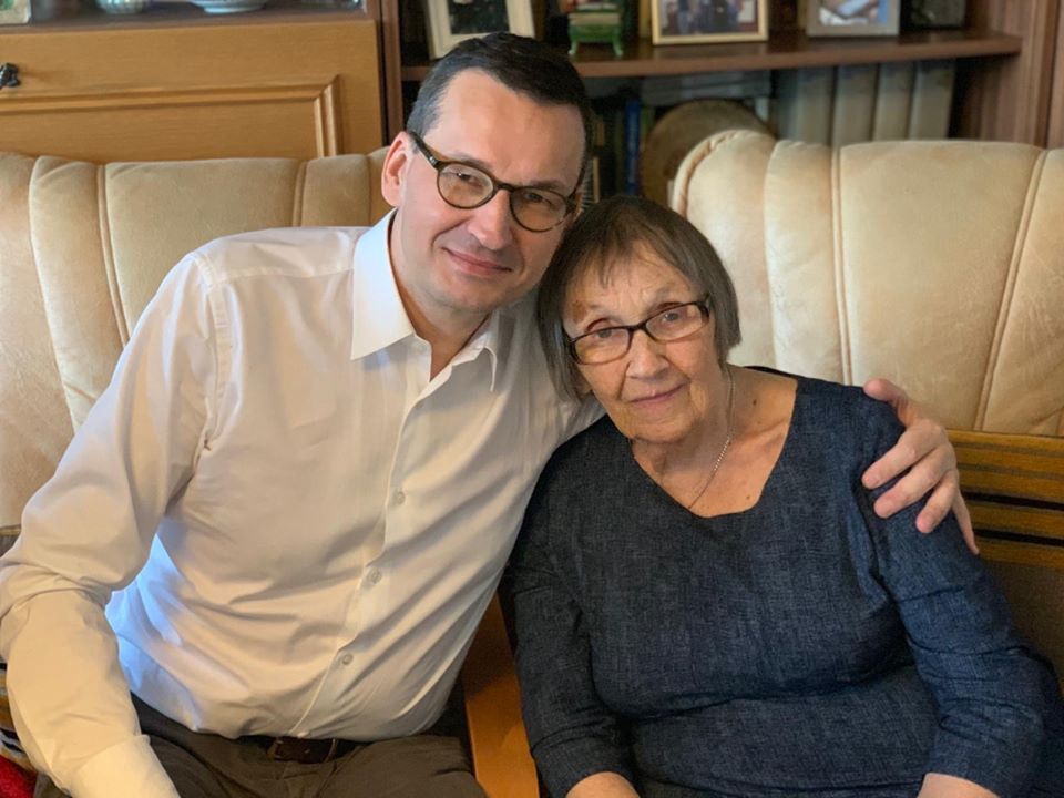 Premier wrzucił zdjęcie ze swoją mamą. "To naprawdę wyjątkowy dzień"