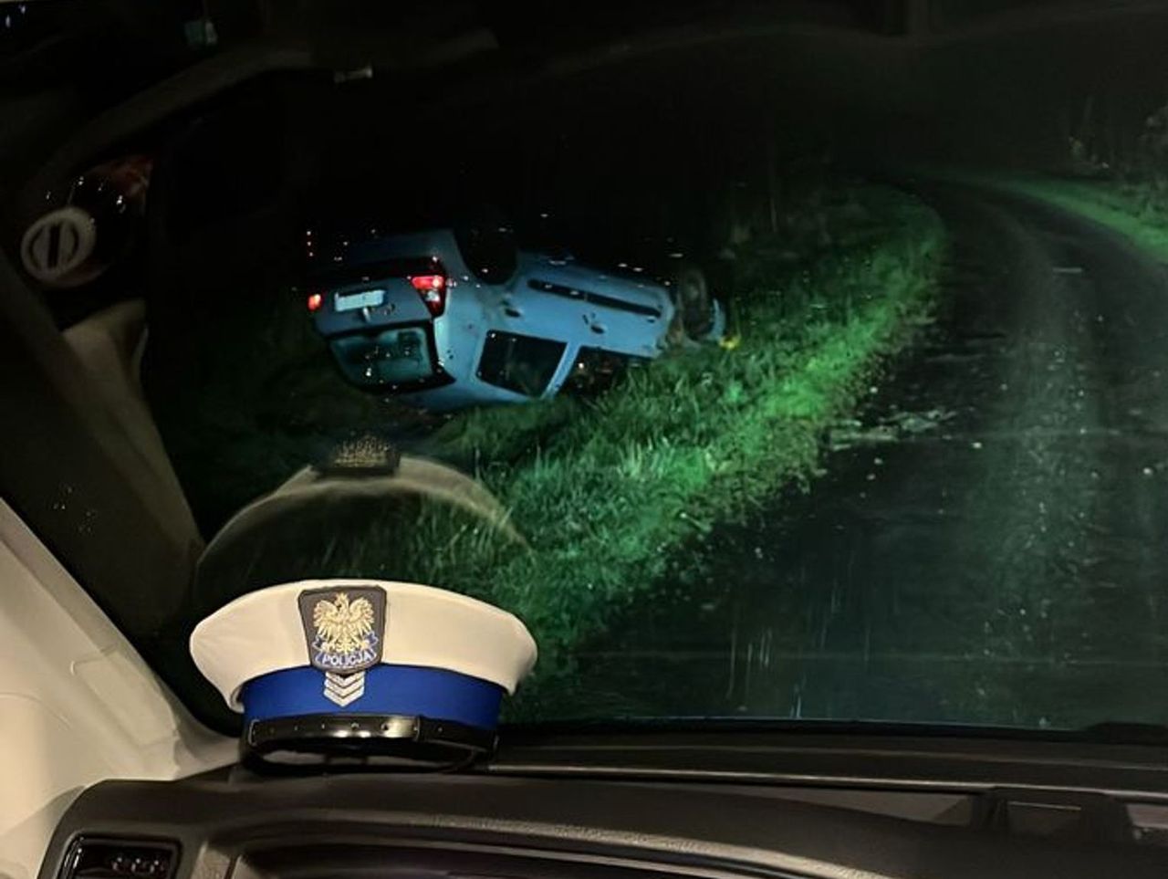 Goleniów: Pijany 60‑latek uciekał przed policją i dachował