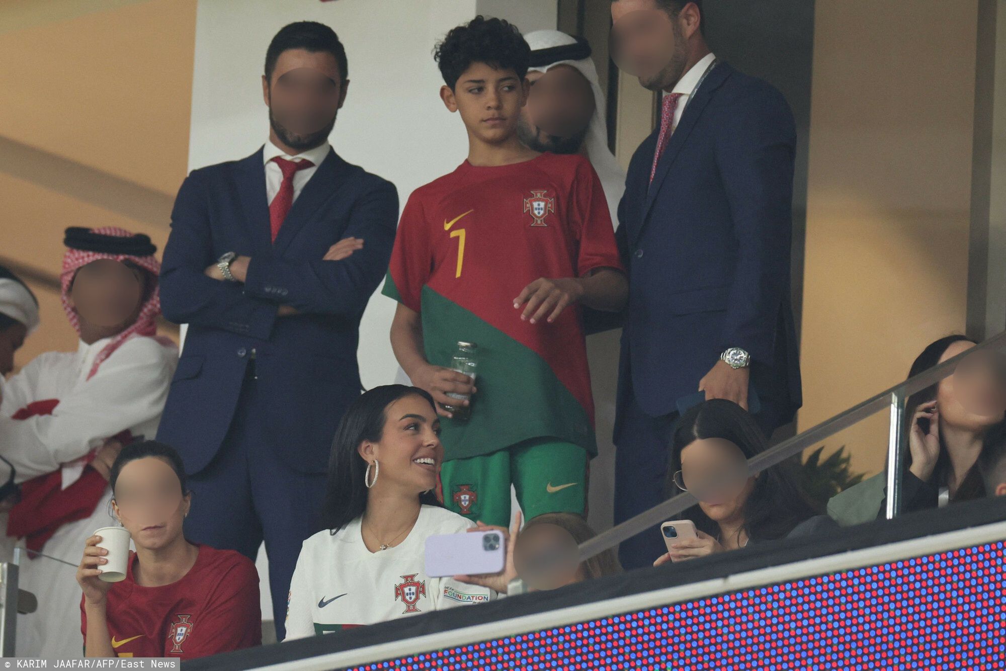Georgina Rodriguez dopinguje Cristiano Ronaldo podczas meczu Portugalia - Maroko