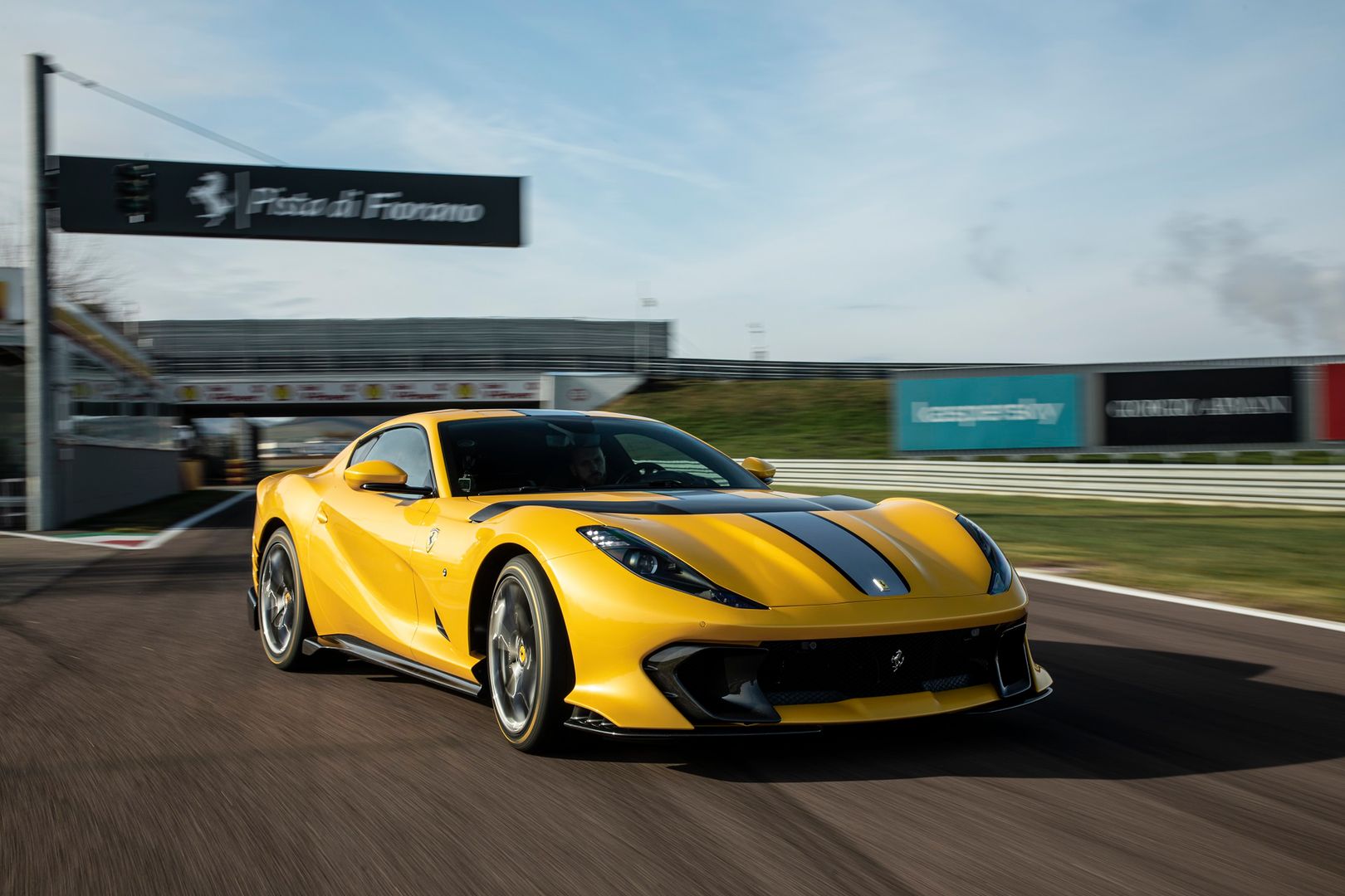 Ferrari 812 Competizione (2021)