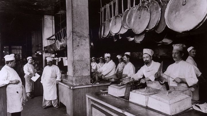 Kucharze z nowojorskiej restauracji Delmonico’s na przełomie XIX i XX wieku