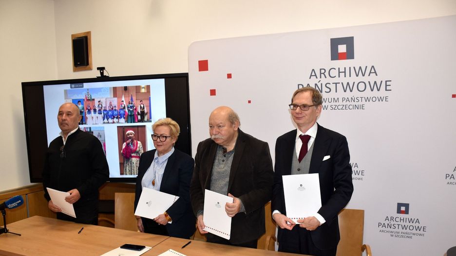 Wydarzeniu towarzyszyła prezentacja multimedialna wybranych materiałów związanych z Muzułmańską Gminą Wyznaniową w Szczecinie oraz wystawa przedstawiająca część zbiorów rodzinnych Państwa Lebiedziów