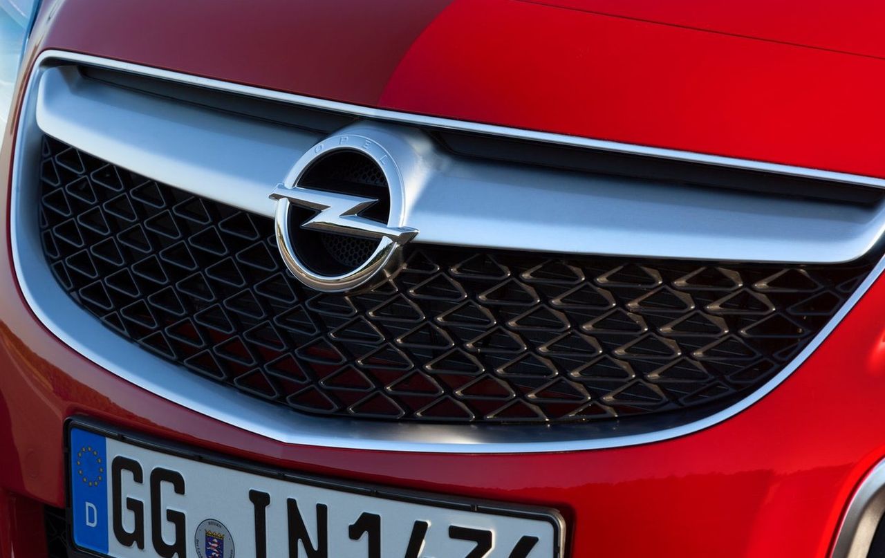 Czy warto zasłaniać chłodnicę na zimę? Tak, ale nie trzeba tego robić kartonem