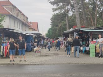 Niemcy wracają na polskie targowiska. "Te wyjazdy ratują nasz portfel"