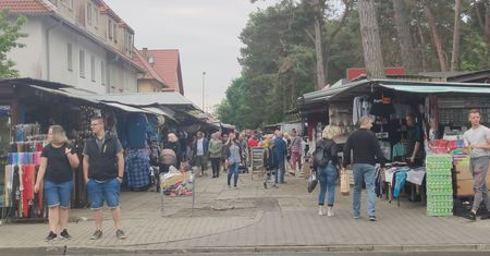 Niemcy wracają na polskie targowiska. "Te wyjazdy ratują nasz portfel"