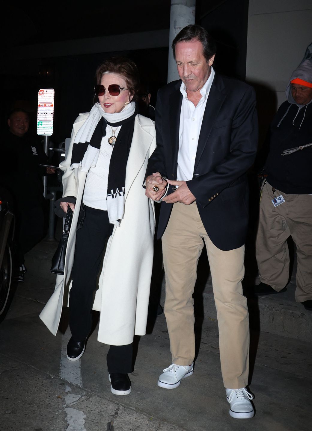 91-letnia Joan Collins na randce z mężem