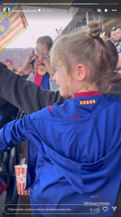 Anna Lewandowska zabrała cóki na mecz