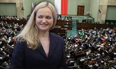 Polacy bezlitośni dla minister zdrowia, ustawa o kryptowalutach uchwalona [SKRÓT PORANKA]