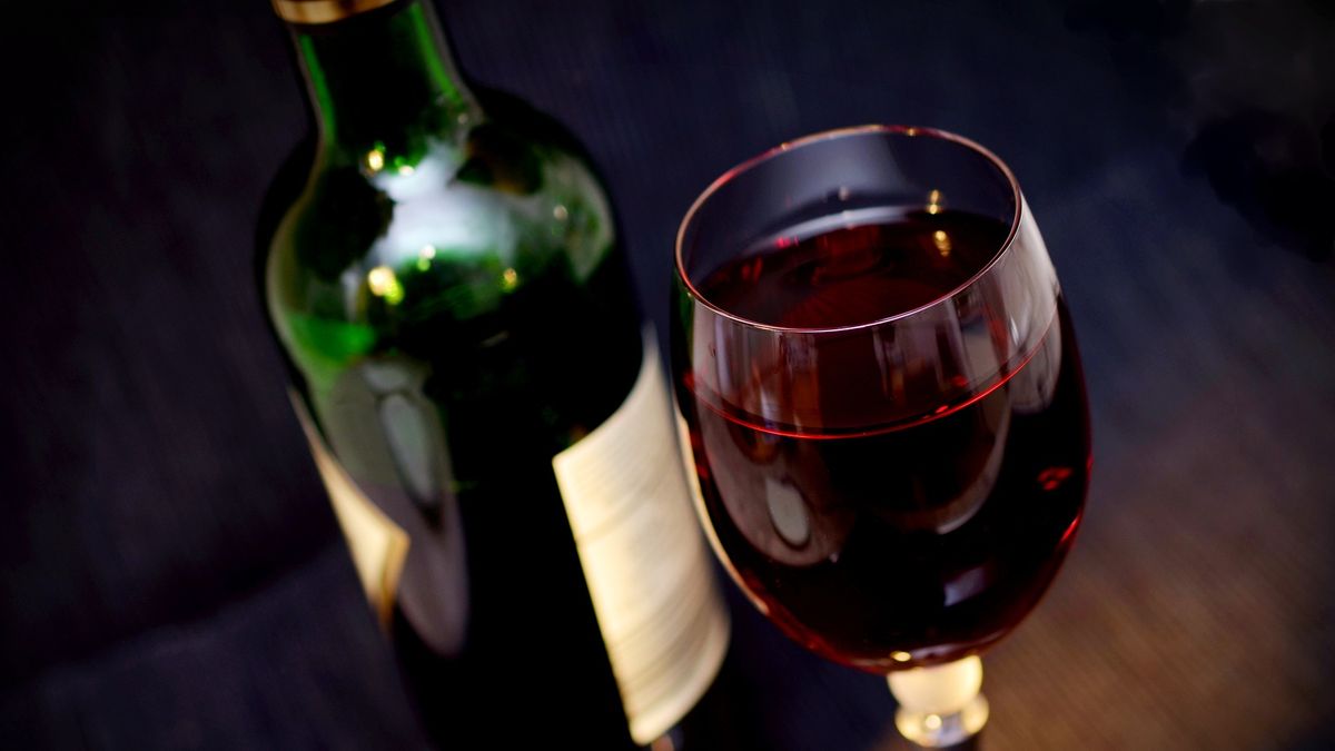 Francuski rząd wyda 200 mln euro na zniszczenie nadwyżek wina 
