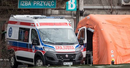 A. Koziński: Obostrzeniami w COVID-19. To cały czas jedyna metoda walki z pandemią [Opinia]