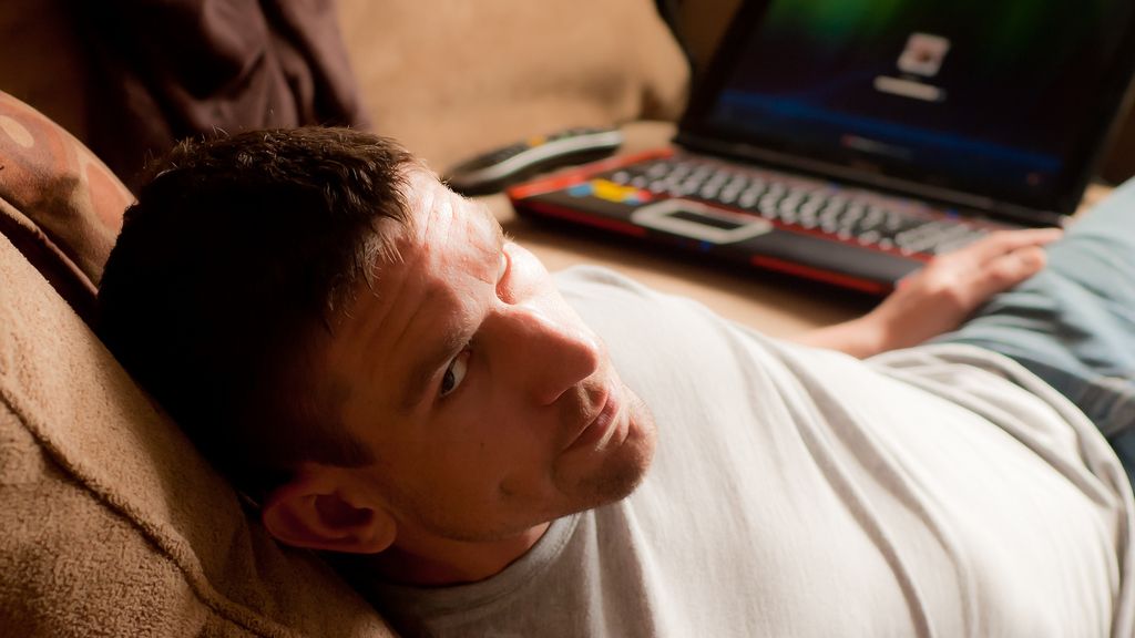 Jak poradzić sobie, gdy rywalka ze szklanego ekranu wchodzi do twojej sypialni