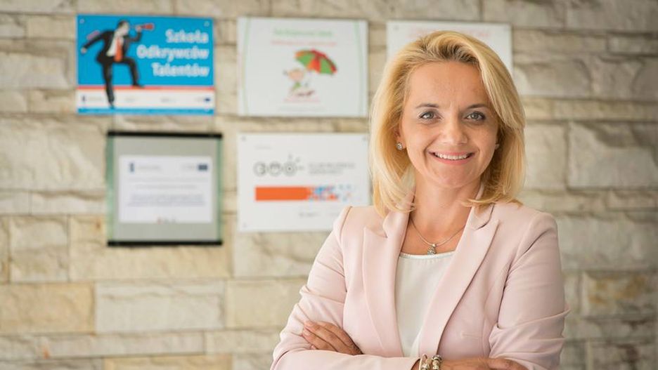 Dyrektorem jedynej w Polsce szkoły bez prac domowych jest mgr Wioletta Krzyżanowska