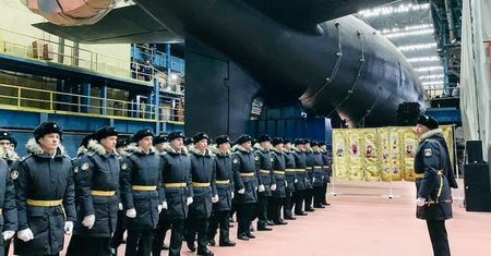Rosja ma nowy podwodny okręt atomowy. Zwodowała go z pompą