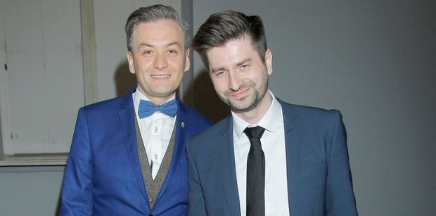 Robert Biedroń i Krzysztof Śmiszek po 23 latach związku wzięli "symboliczny ŚLUB". Połączył ich... artykuł w gazecie