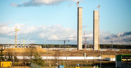 Katastrofa flagowego projektu energetycznego PiS. Miał być sukces, a są zatrzymania i plany wyburzania