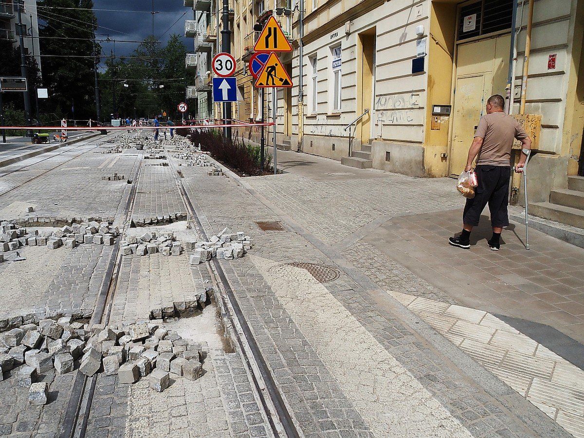 Prace naprawcze, które rozpoczęły się na ul. Cmentarnej niepokoją niektórych mieszkańców...