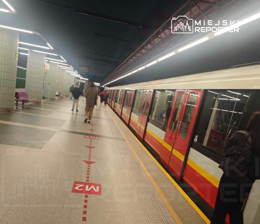 Nieszczęśliwy wypadek w centrum Warszawy. Pasażer wpadł pod metro