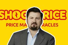 Szef Modivo Dariusz Miłek na tle logo ShockPrice, fot. mat.pras.