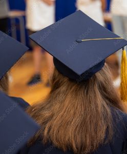 14 tys. zł po skończeniu studiów. Te kierunki gwarantują to do ręki