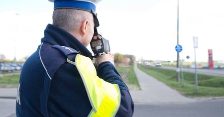 Gorzyce: Długa lista "grzechów drogowych" jednego motorowerzysty. Bardzo chciał, ale pościgowi nie uciekł