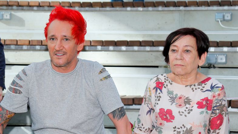 Mama Michała Wiśniewskiego przebywa w szpitalu. Wokalista prosi fanów o pomoc