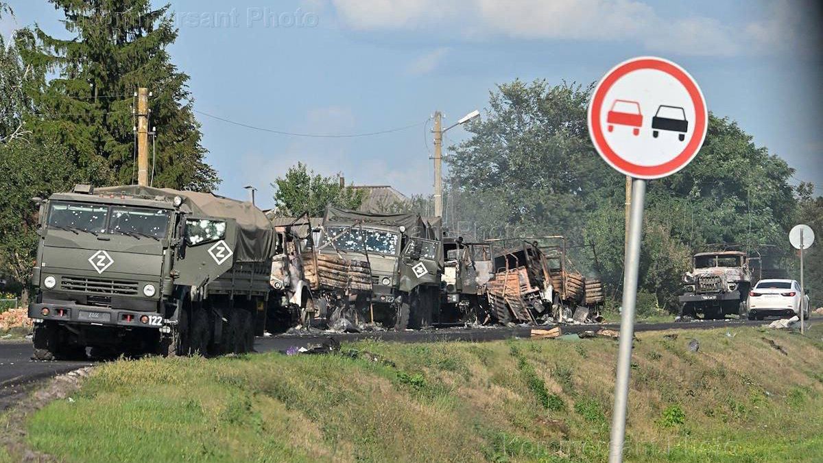 Ukraine's operation in the Kursk region. In the photo: attacked Russian convoy with aid for fighting units