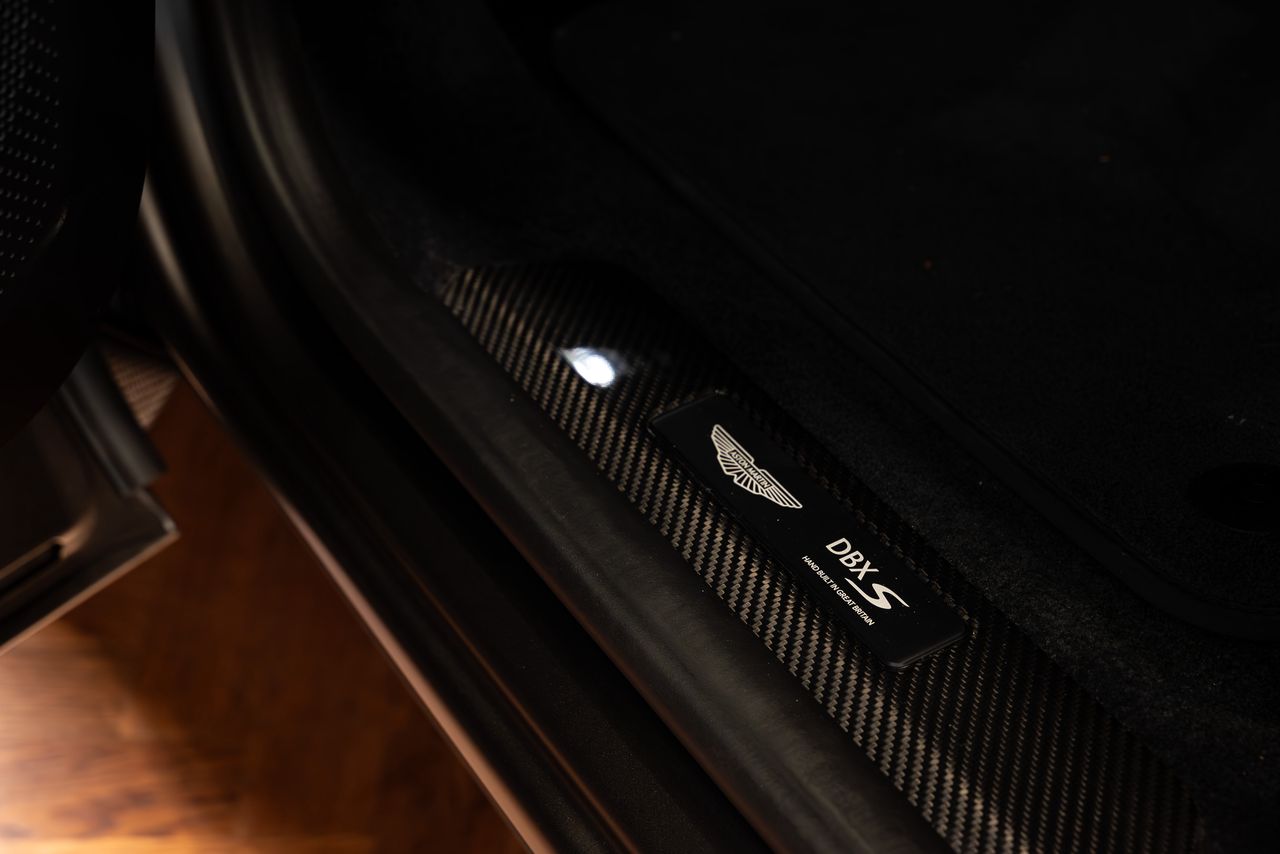 Aston Martin DBX S