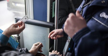 Tyle kontroler biletów zarabia na jednym "gapowiczu". Ujawniono kwotę