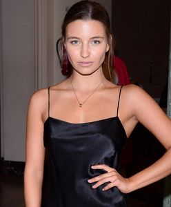 Mocno wycięte body i rajstopy. Fanom opadły szczęki