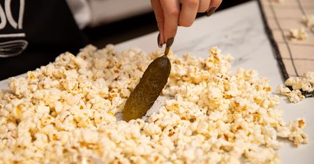 Maślany czy karmelowy mogą się schować. Na scenę wkracza popcorn z ogórkami kiszonymi