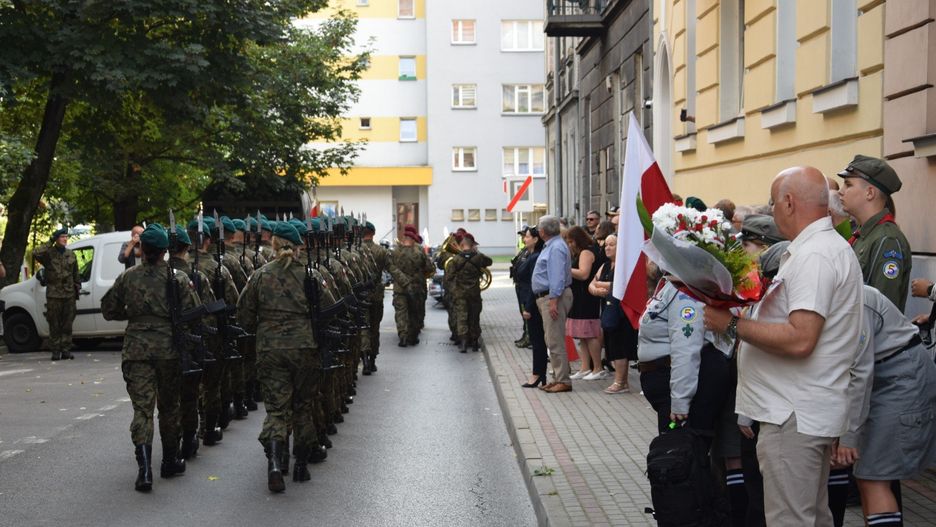 Obchody 86. rocznicy wybuchu II wojny światowej na ulicy Urszulańskiej w Tarnowie