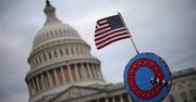 QAnon. Zobacz, w co wierzą zwolennicy Trumpa, którzy zaatakowali Kapitol