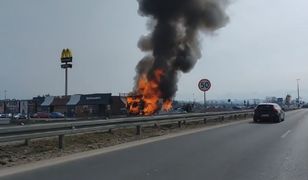 Pożar ciężarówki na Zakopiance. Gęsty dym było widać z daleka