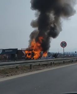 Pożar ciężarówki na Zakopiance. Gęsty dym było widać z daleka