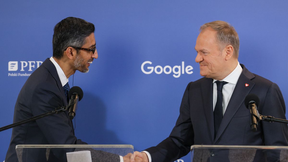 Donald Tusk, Sundar Pichai
Warszawa, 13.02.2025. Premier RP Donald Tusk (P) oraz dyrektor generalny Alphabet i Google Sundar Pichai (L) podczas konferencji prasowej po spotkaniu w Google for Startups w Warszawie, 13 bm. (jm) PAP/Pawe� Supernak
Pawe� Supernak
ceo, google, polityk, premier, prezes, spotkanie, wizyta