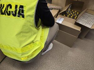 "Bazarowy magazyn szmuglerki" – 59-latka z Częstochowy wpadła z 1500 paczkami bez akcyzy