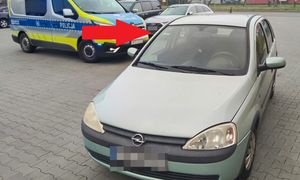 59-latek zasnął za kierownicą pod sklepem. Miał prawie 2,5 promila i zakaz prowadzenia