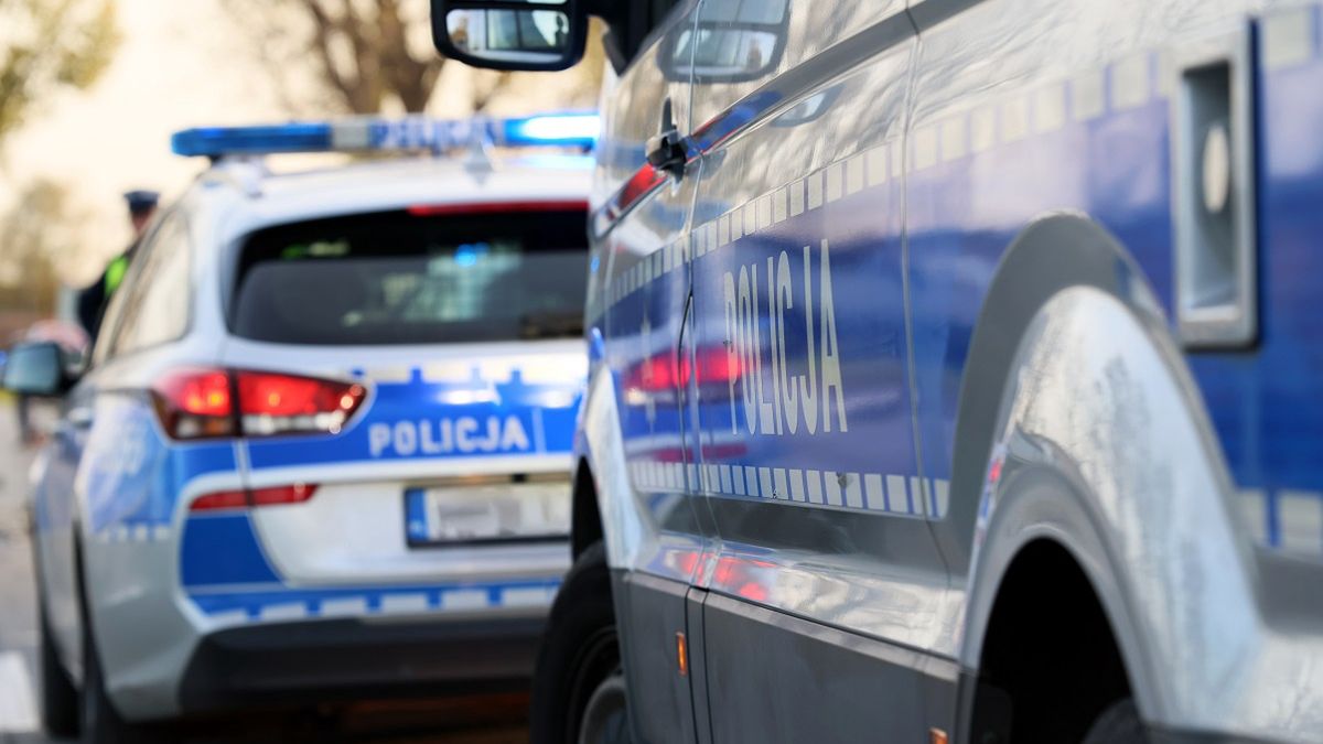 Kobieta znalazła się pod kołami ciężarówki. Zdjęcie ilustracyjne. 