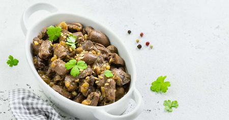 Gulasz z serduszek drobiowych – szybki i tani obiad