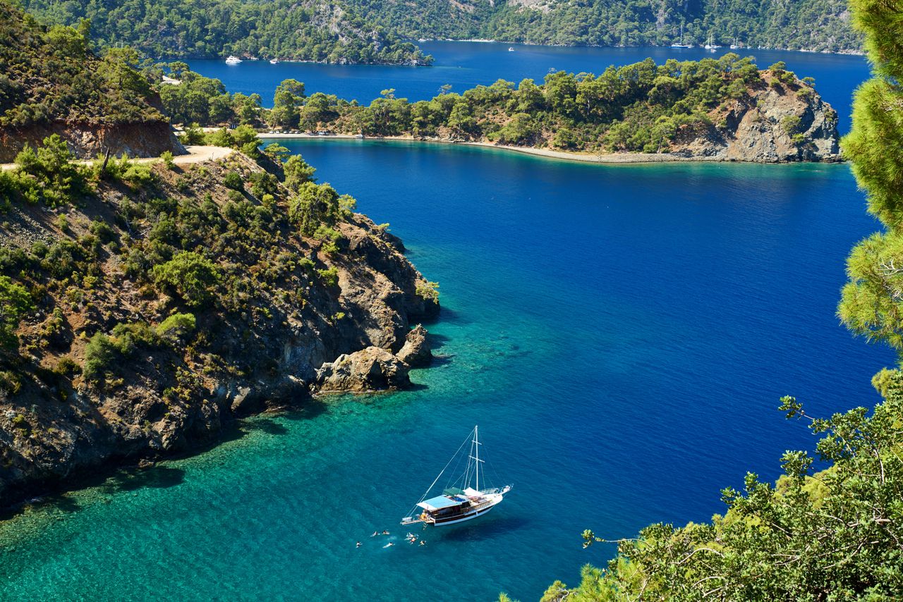 Blue Lagoon w Oludeniz to jedna z najpiękniejszych plaż w Turcji