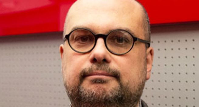 Filip Memches dalej prowadzi w Polskim Radiu 24 audycję „Z duszą czy bez”