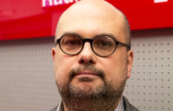 Filip Memches dalej prowadzi w Polskim Radiu 24 audycję „Z duszą czy bez”