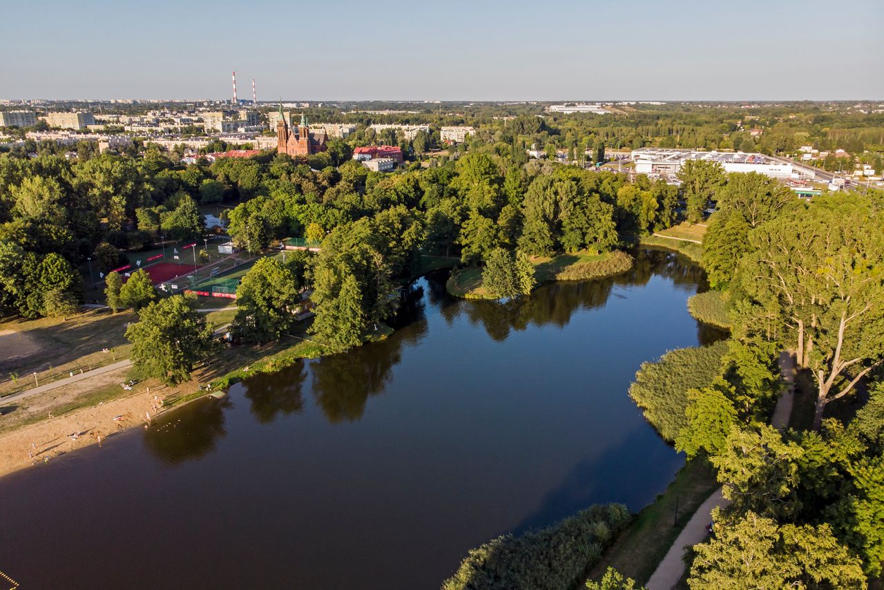Łódź: Stawy Jana znowu nieczynne. Woda niezdatna do kąpieli