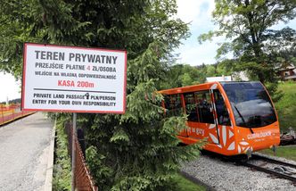 Bezpłatny szlak na Gubałówkę zamknięty. Zablokowały go drzewa